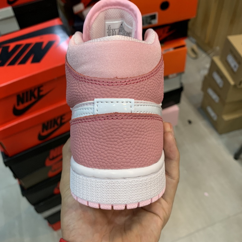 Air Jordan 1 Mid WMNS “Digital Pink