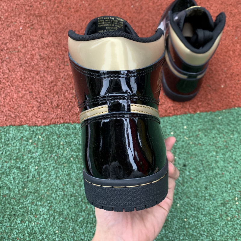 Air Jordan 1 High “Black Metallic Gold”