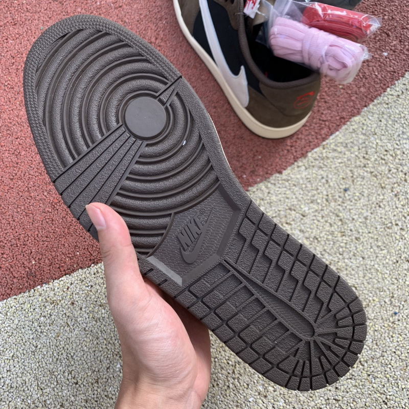 Travis Scott x Air Jordan 1 Low “Dark Mocha”