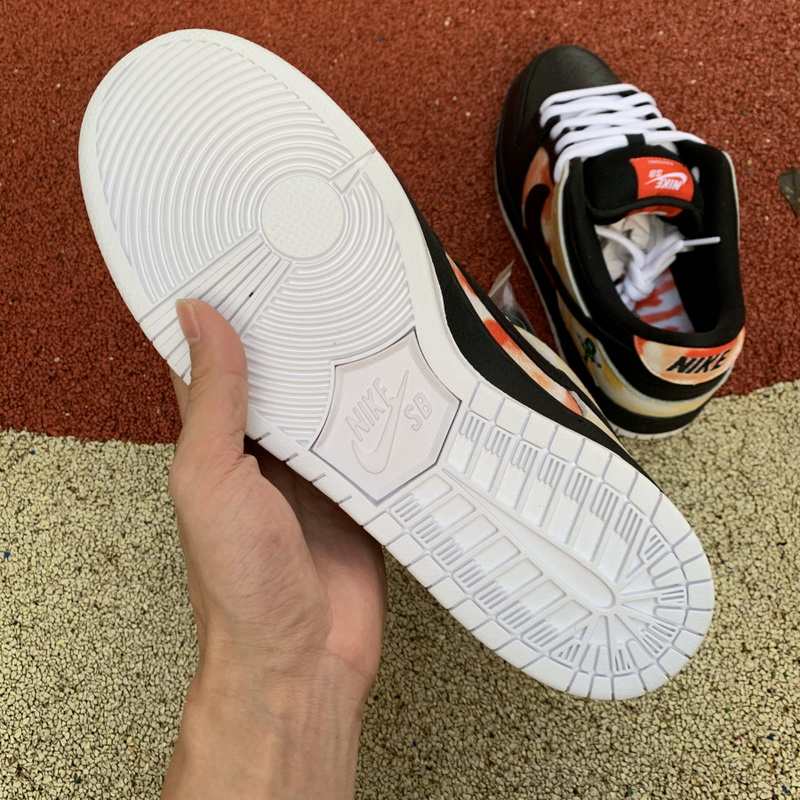 Nike SB Dunk Low Pro “Roswell Raygun”