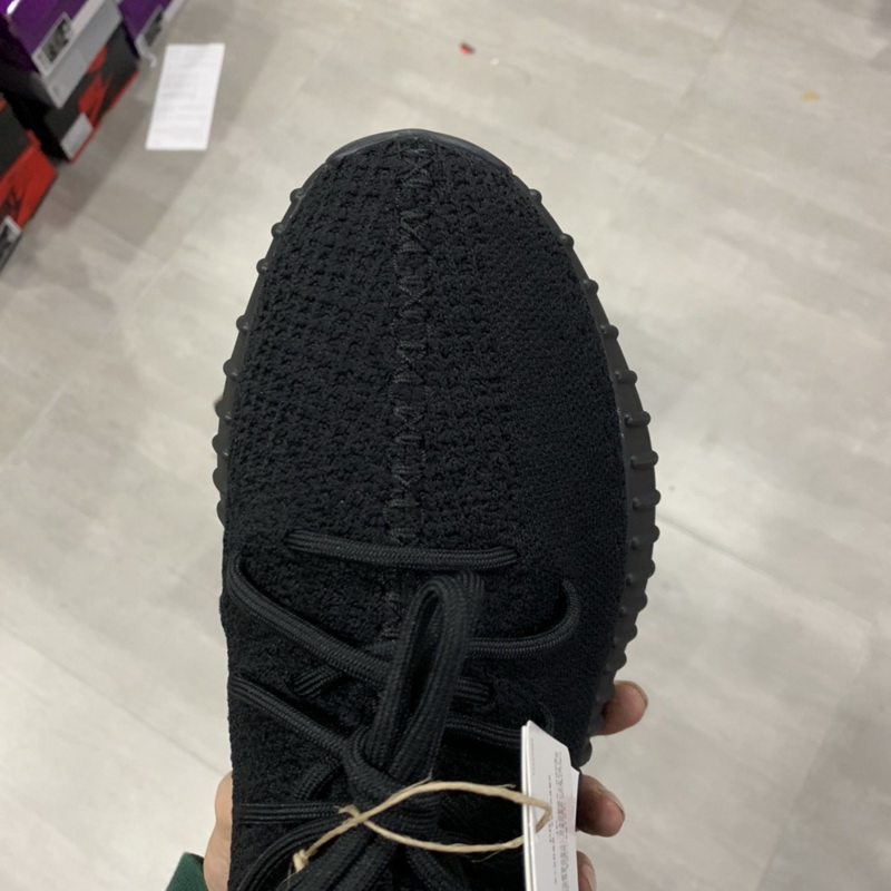 Yeezy 350 Boost V2 Bred 2020 version