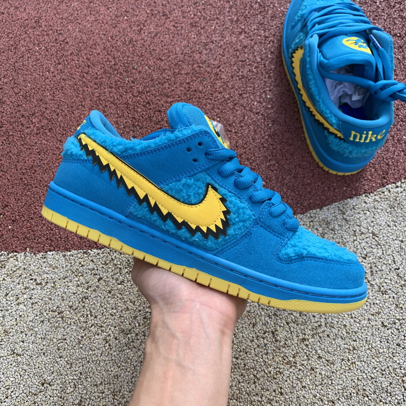 Grateful Dead x Nike SB Dunk Low “Blue Bear”