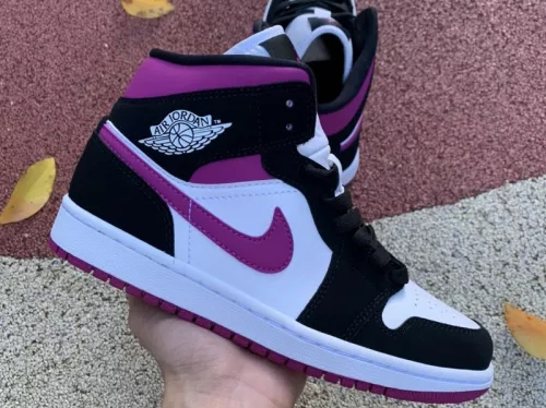 Jordan 1 Mid Shoes032