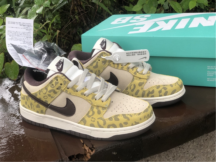 Nike Dunk Low PRM “Medium Curry”