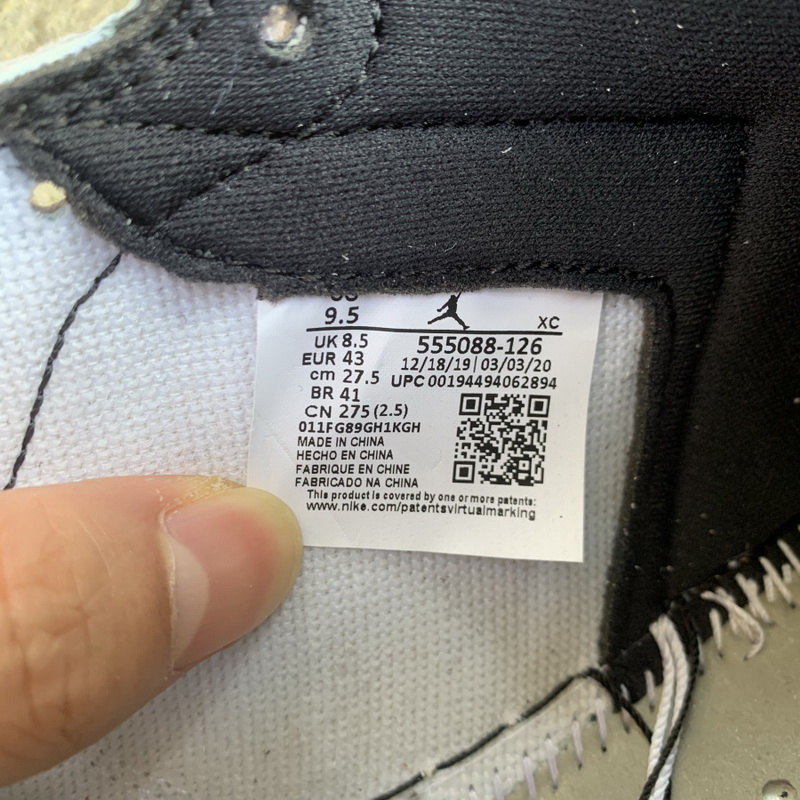 Air Jordan 1 High OG“ Light Smoke Grey”