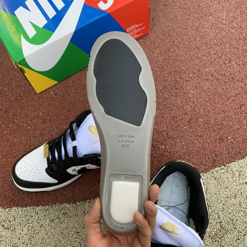 Supreme x Nike SB Dunk Low “Black Stars”