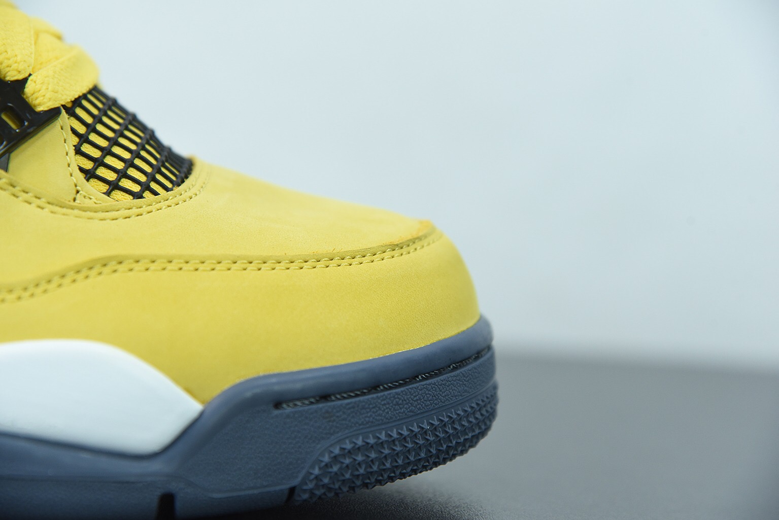 Air Jordan 4 Retro Lightning (2021)