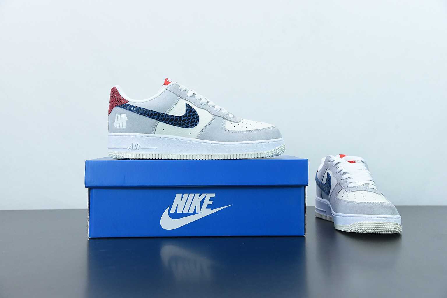 Nike Air Force 1 Low SP Undefeated 5 On It Dunk vs. AF1