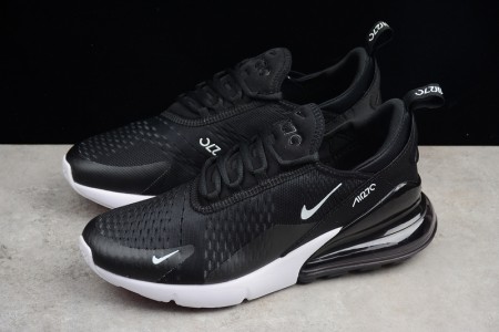 Nike Air Max 270 in black/white