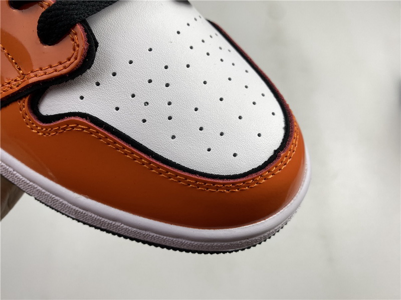 Air Jordan 1 Mid “Turf Orange”