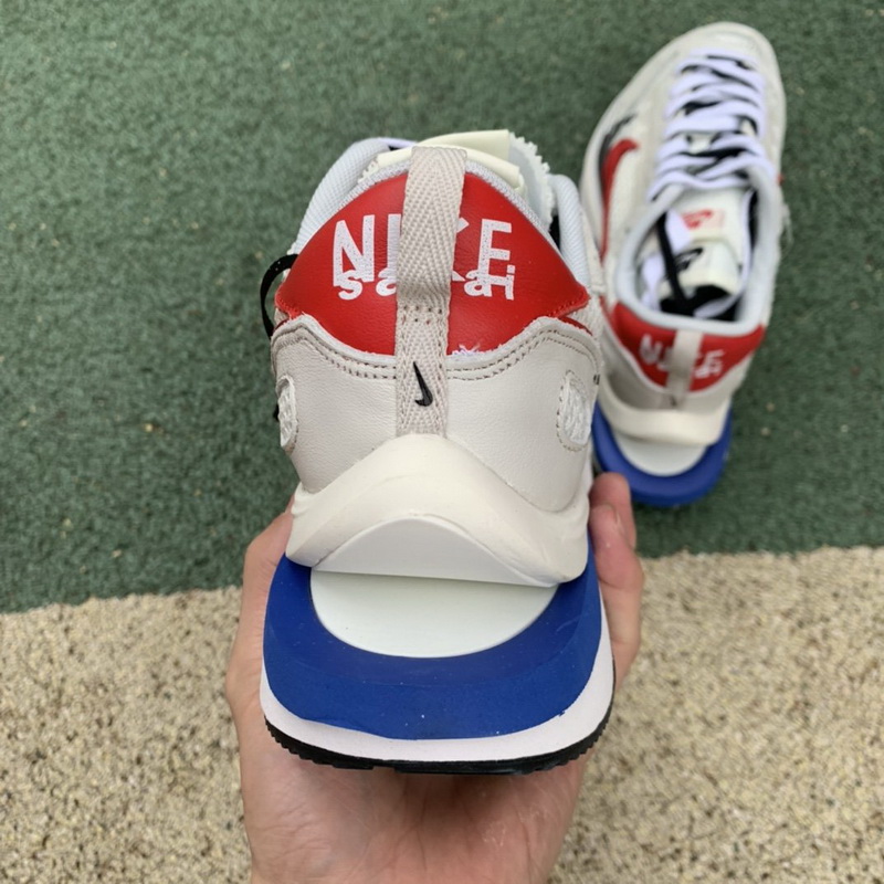 sacai x Nike VaporWaffle “Royal Fuchsia ”