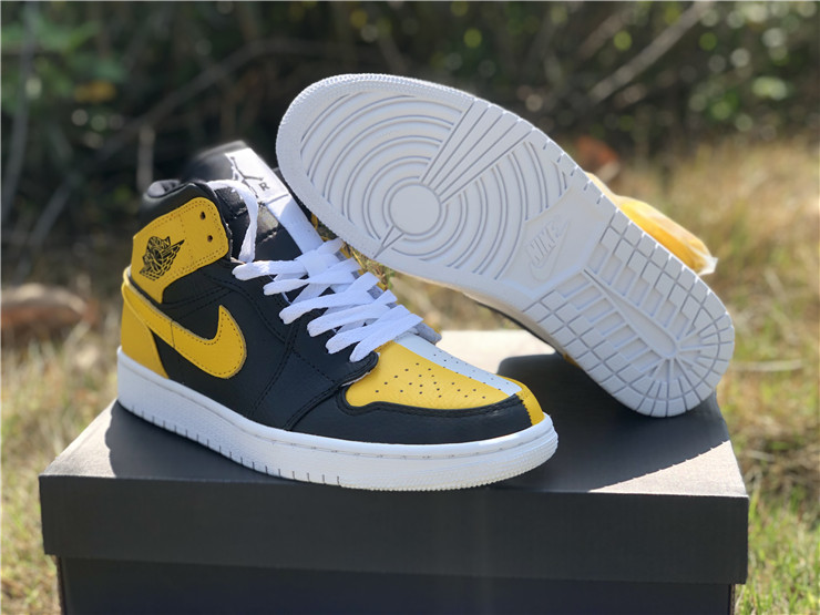 Jordan 1 Mid Shoes044