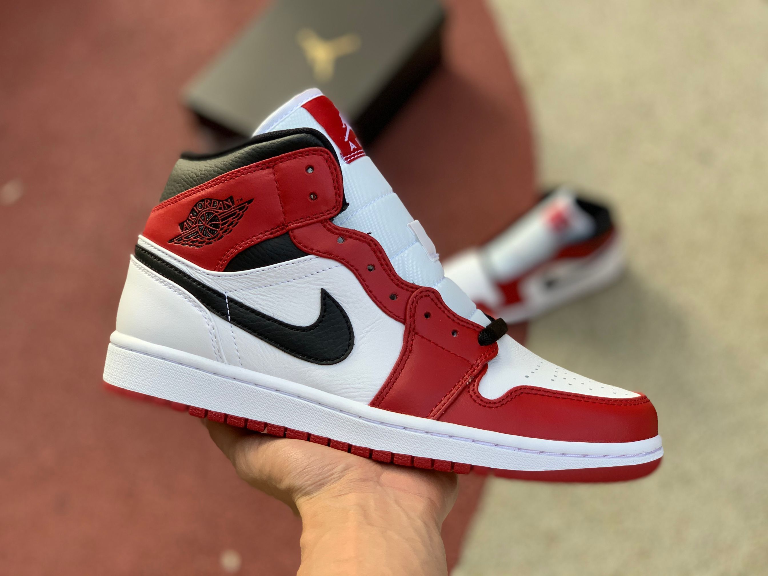 Jordan 1 Mid Chicago