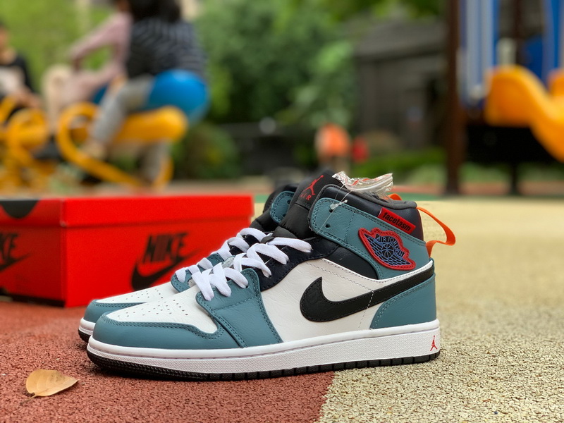 Jordan 1 Mid Shoes078