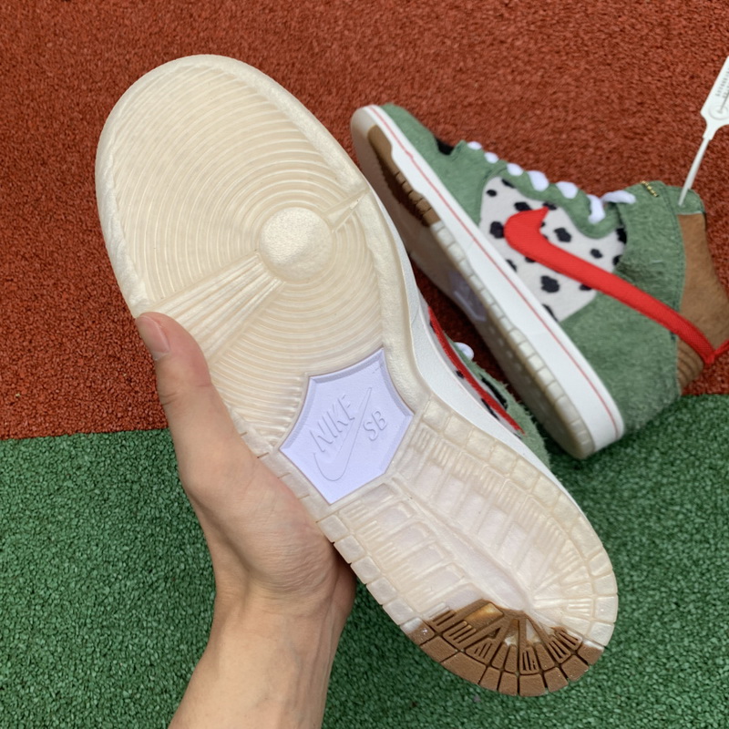 Nike SB Dunk High Dog Walker