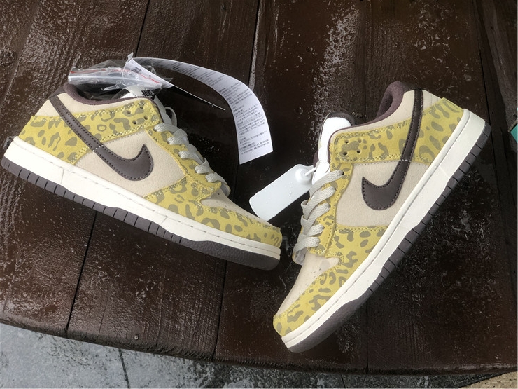 Nike Dunk Low PRM “Medium Curry”