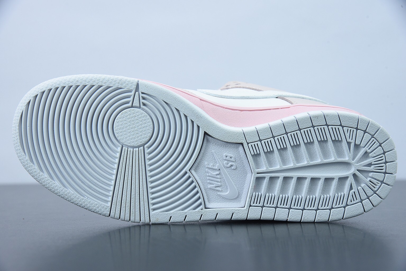 Staple x Nike SB Dunk Low Pigeon