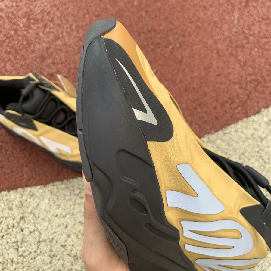 Yeezy 700 Honey