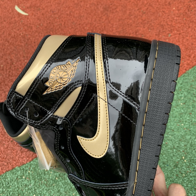 Air Jordan 1 High “Black Metallic Gold”