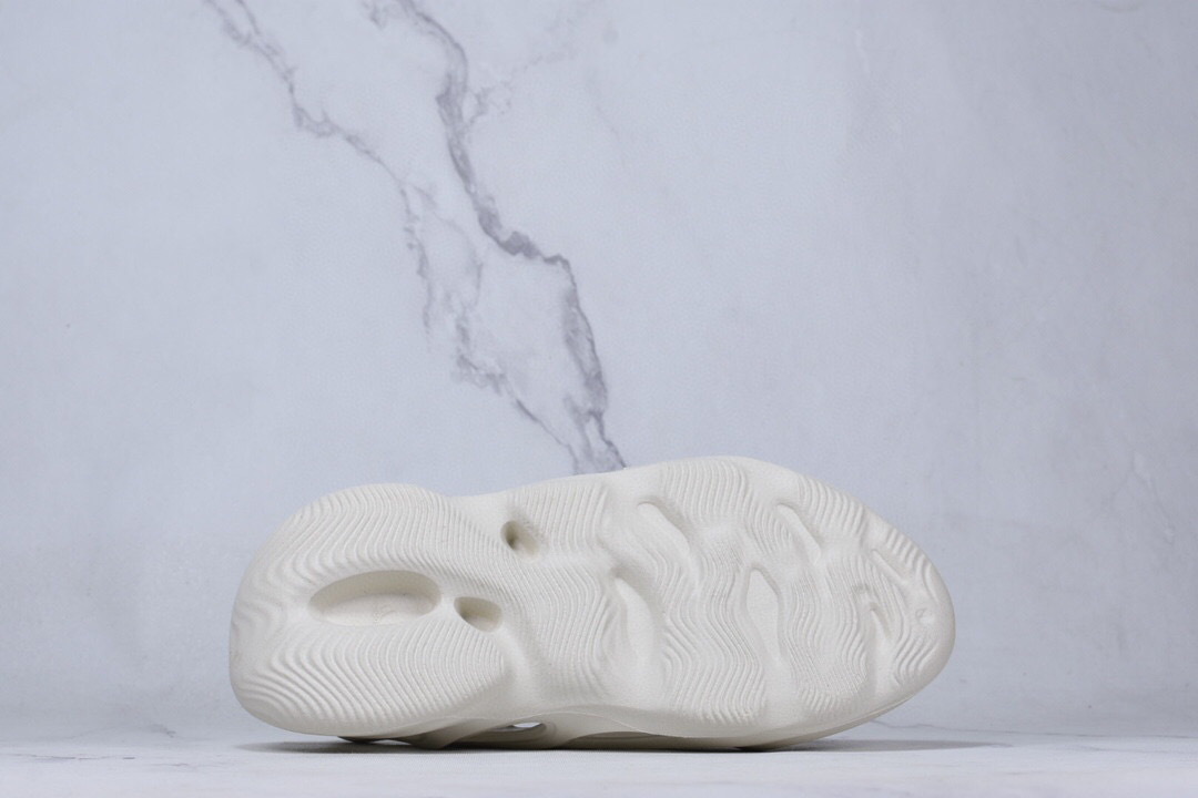 Adidas Yeezy Foam Runners Sand FY4567