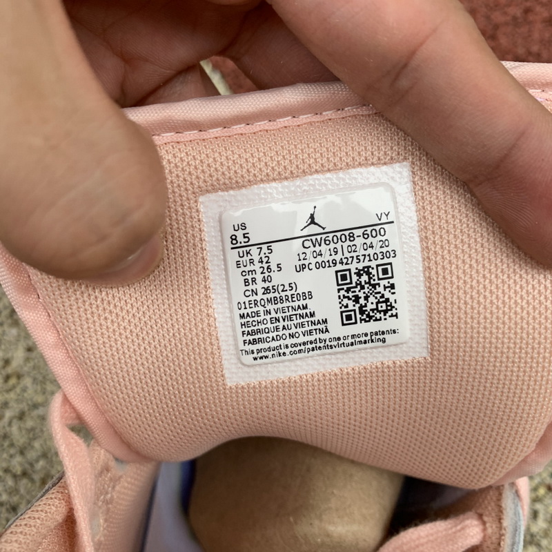 Jordan 1 Mid SE spective