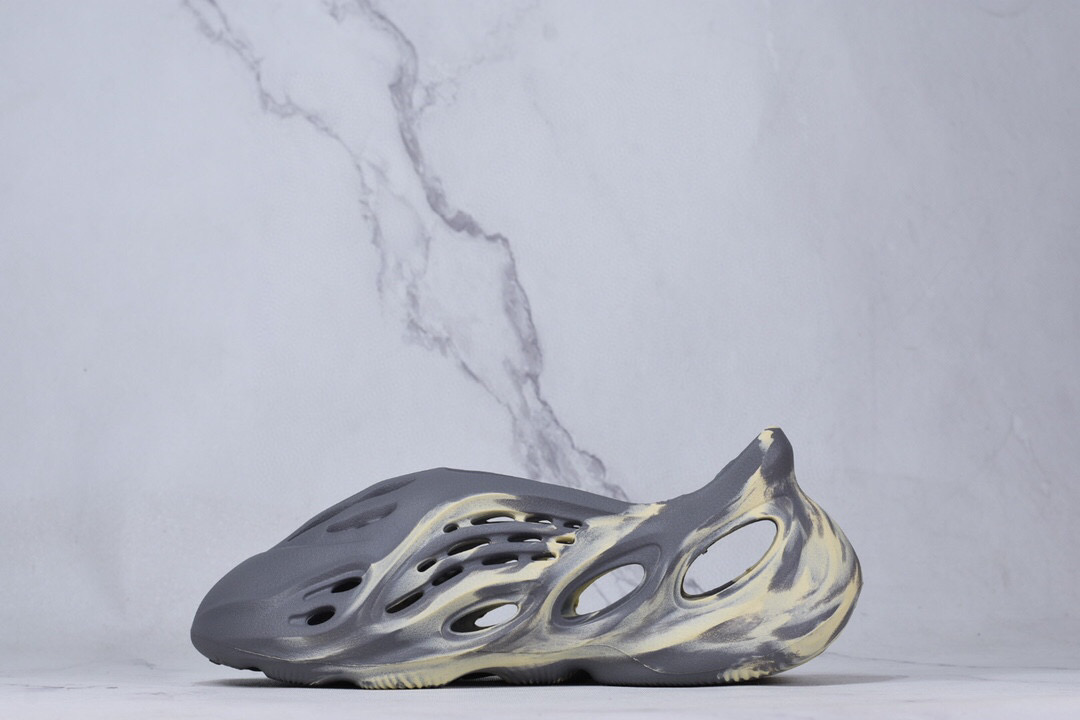 Adidas Yeezy Foam Runner Moon Grey GV7904