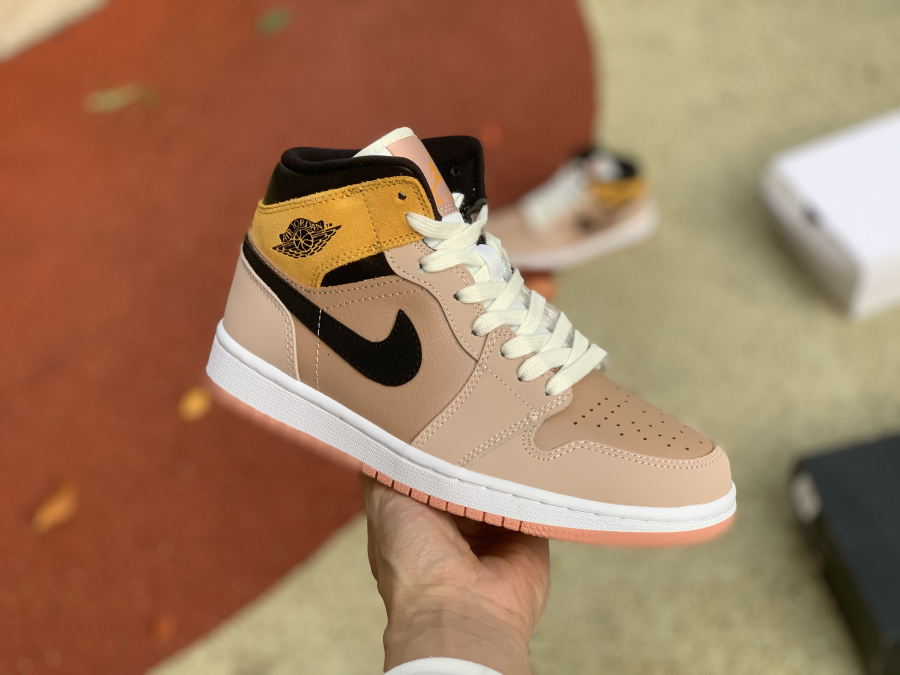 Air Jordan 1 Mid SE Particle Beige