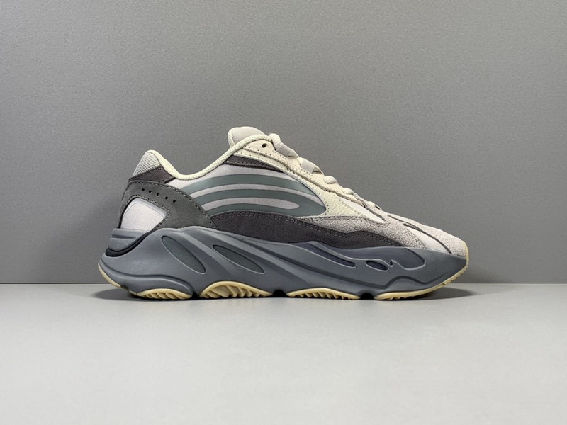 Yeezy 700 Boost Tephra