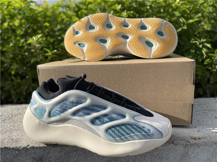 Yeezy 700 V3 ''Methylene blue''