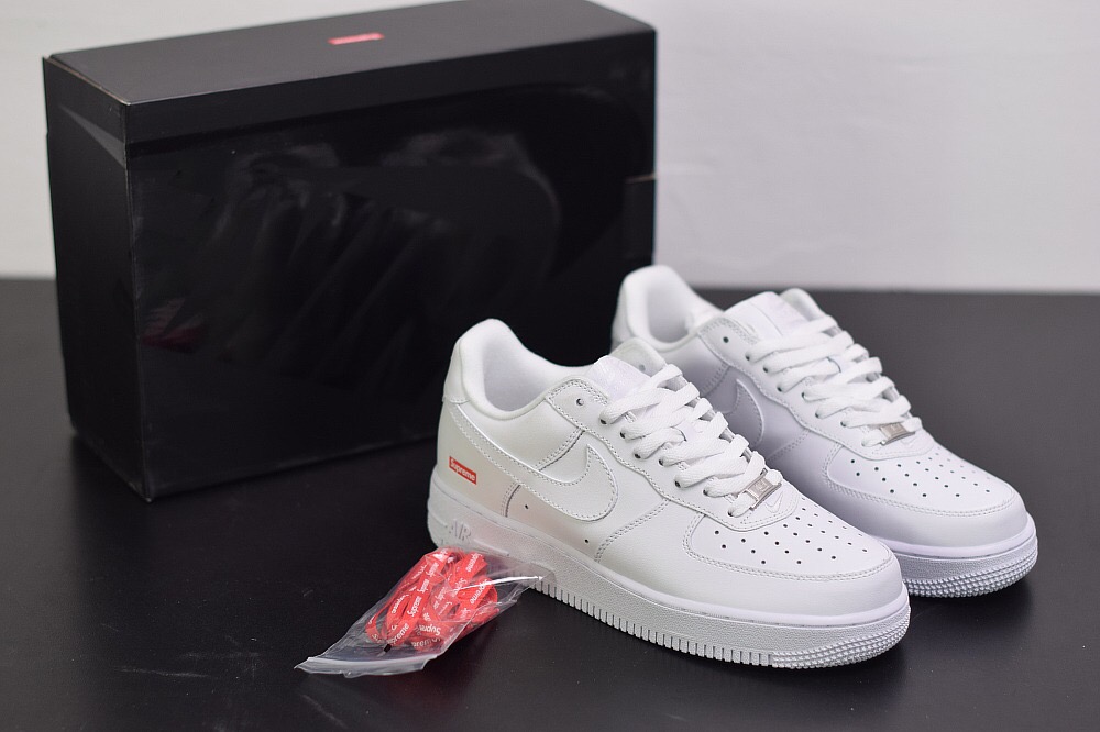 Nike Air Force 1 Low Supreme White