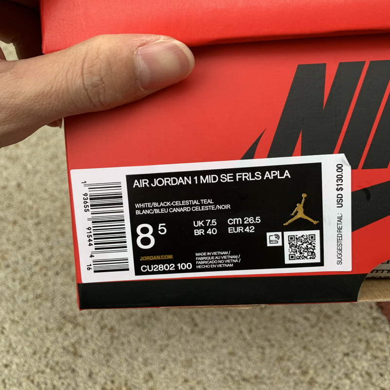 Jordan 1 Mid Shoes078