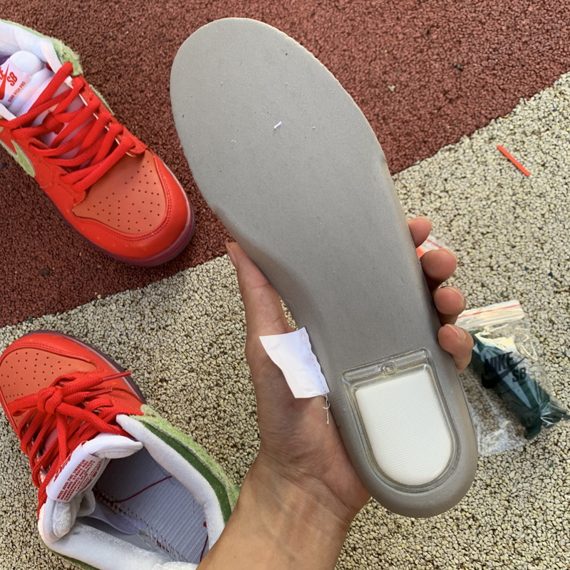 Nike SB Dunk High “Strawberry Cough”