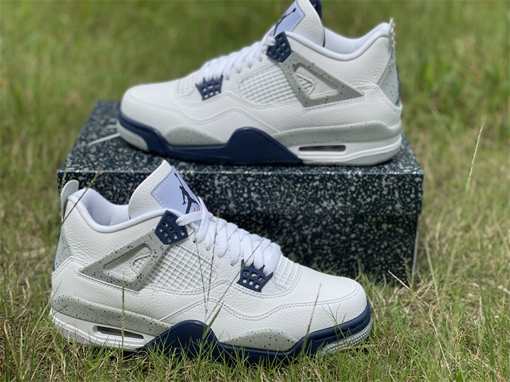 Air Jordan 4“Midnight Navy”