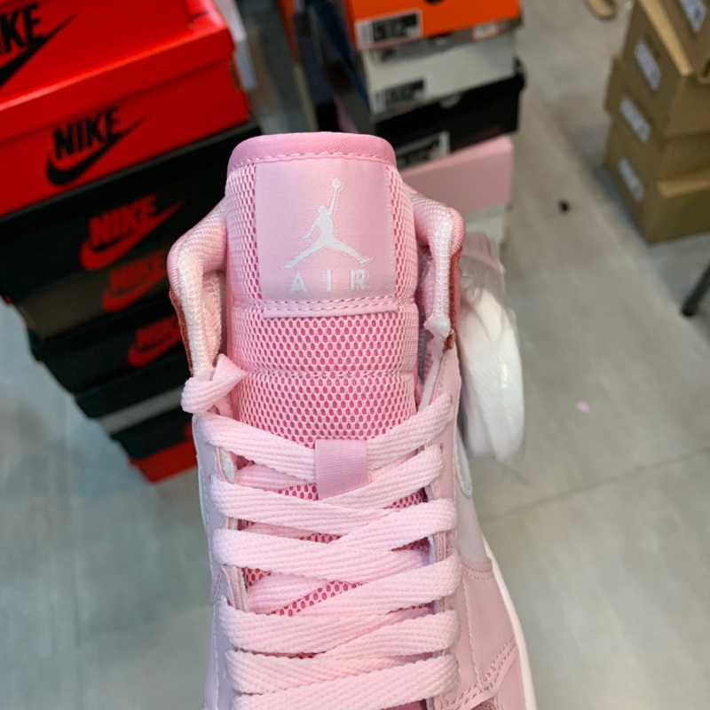 Air Jordan 1 Mid WMNS “Digital Pink