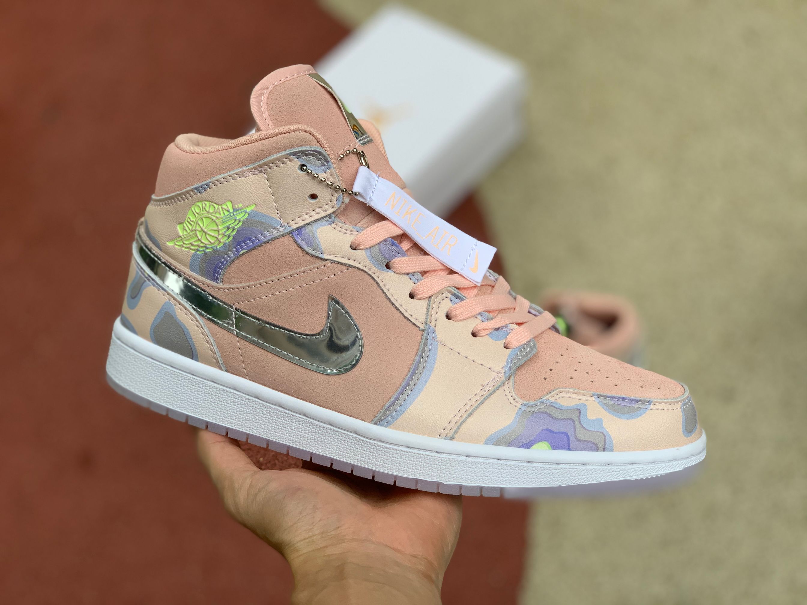 Jordan 1 Mid SE spective