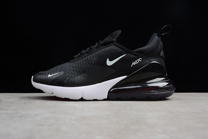 Nike Air Max 270 in black/white