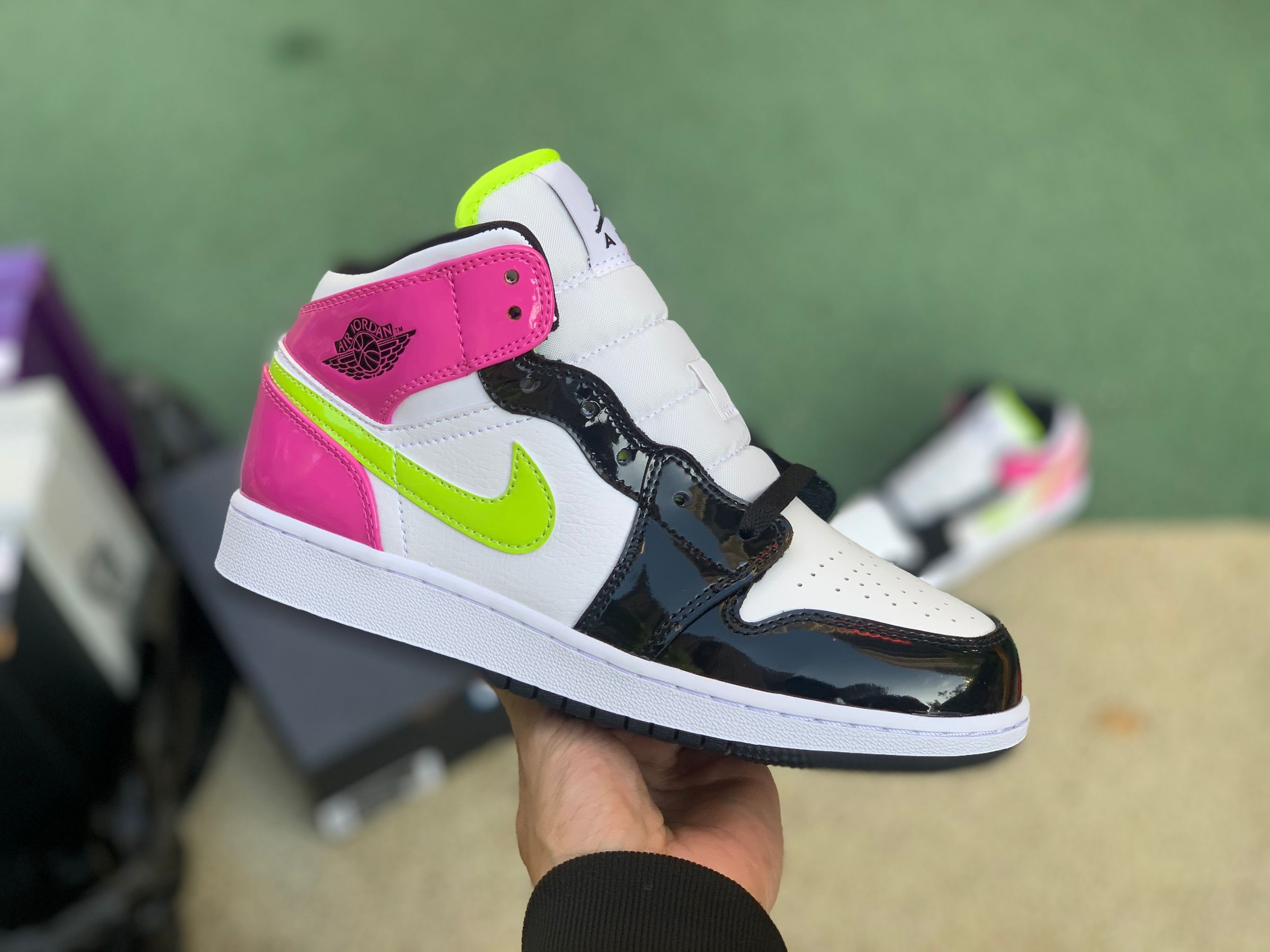Jordan 1 Mid White Black Cyber Pink GS