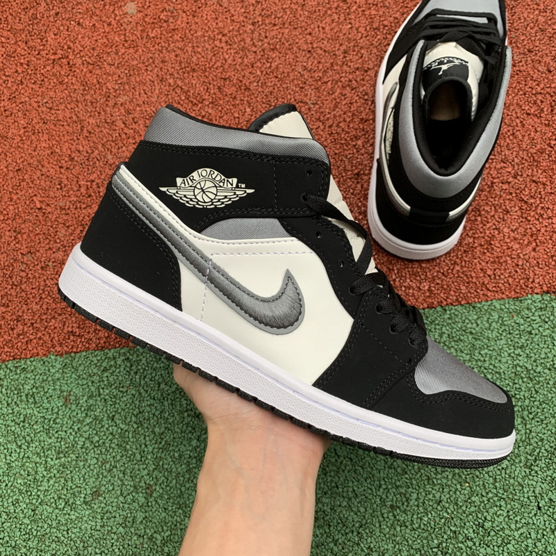 Jordan 1 Mid Shoes014