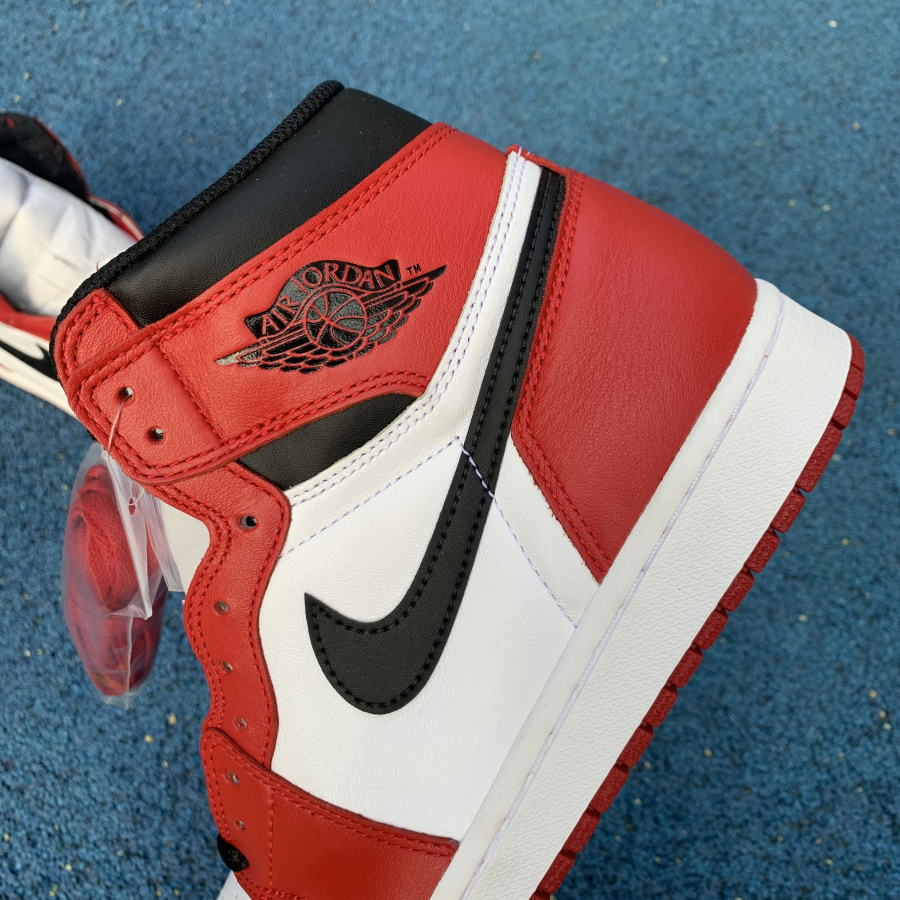 Air Jordan 1 Retro High OG Chicago
