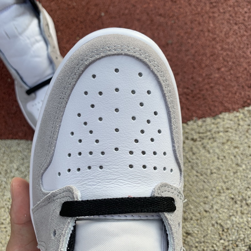 Air Jordan 1 High OG“ Light Smoke Grey”