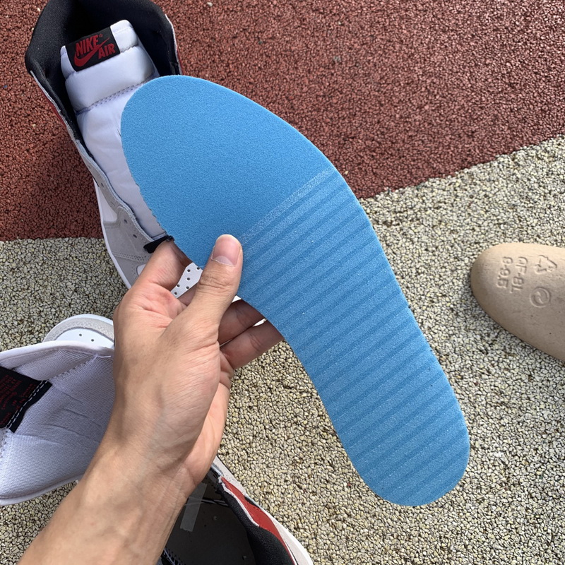 Air Jordan 1 High OG“ Light Smoke Grey”