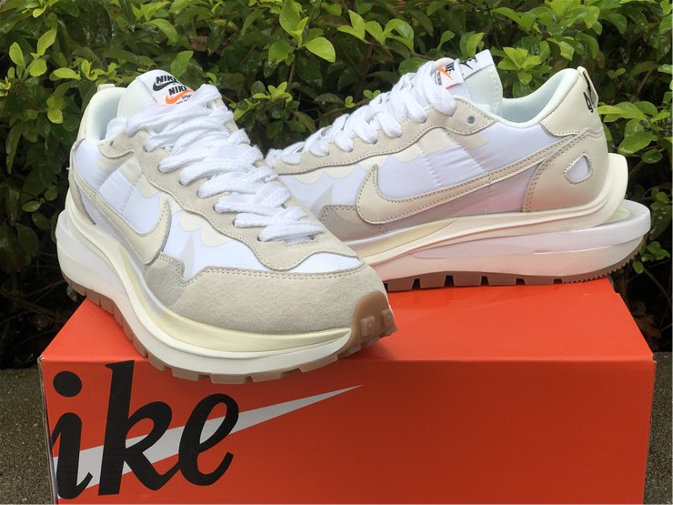 Nike regasus vaporrly SP x Sacai ''Beige''