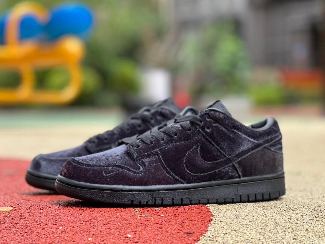 Nike SB Dunk Low Black Suede