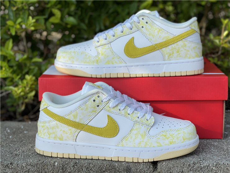 Wmns Dunk Low OG 'Yellow Strike'