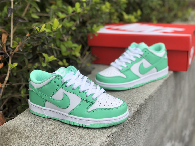 Nike Dunk Low WMNS “Green Glow”