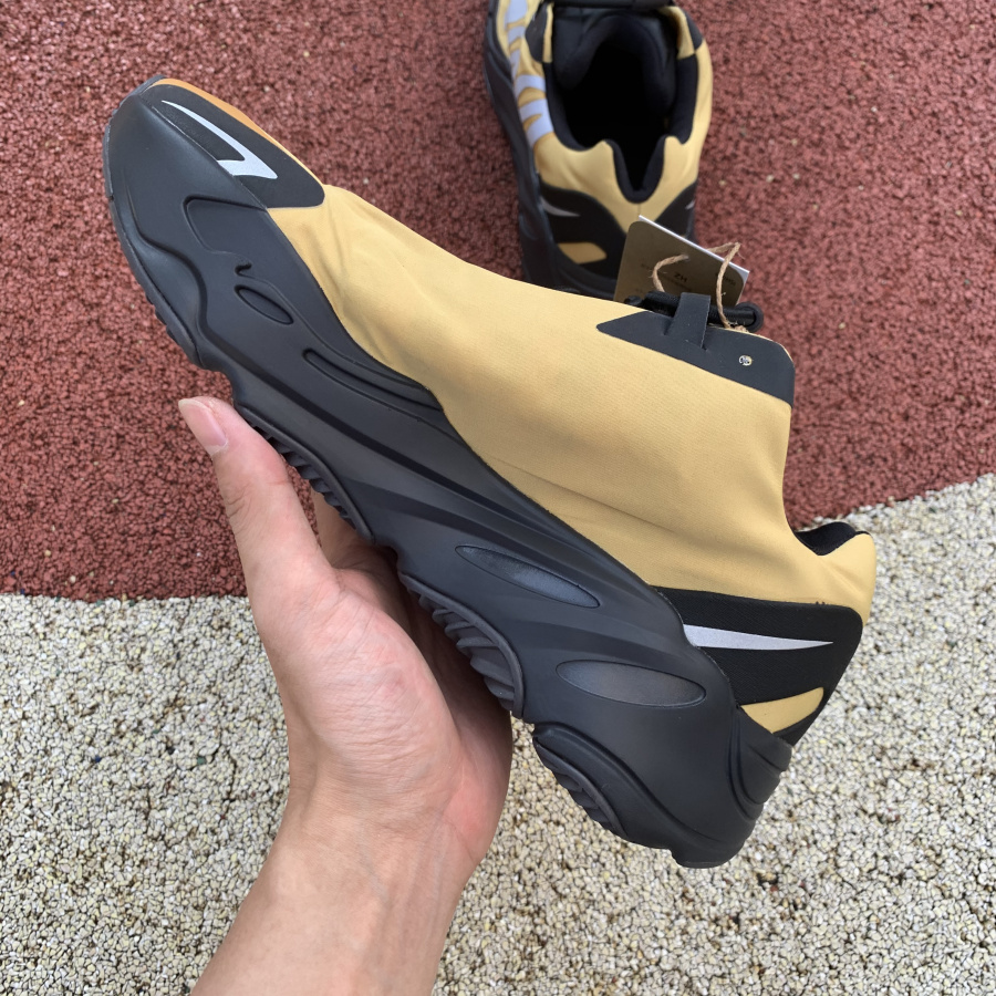 Yeezy 700 Honey