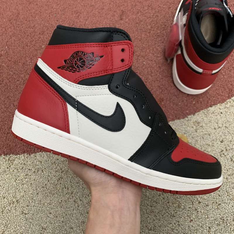 Air Jordan 1 Retro High OG “Bred Toe”
