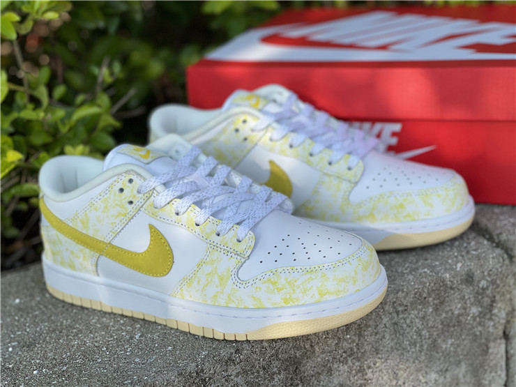 Wmns Dunk Low OG 'Yellow Strike'