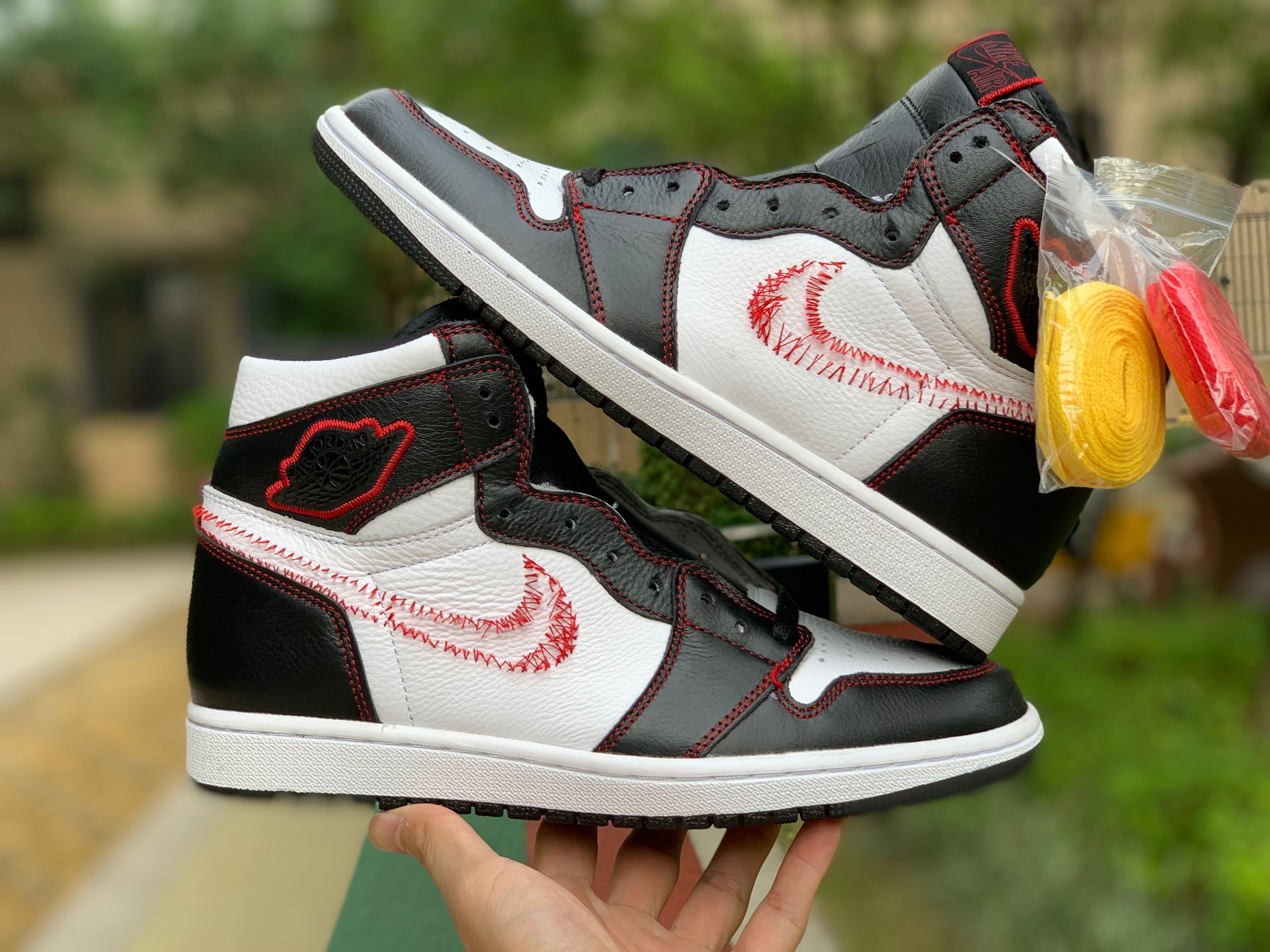 Air Jordan 1 High OG Defiant