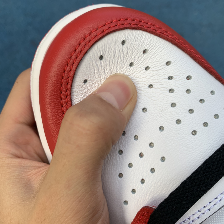 Air Jordan 1 Retro High OG Chicago